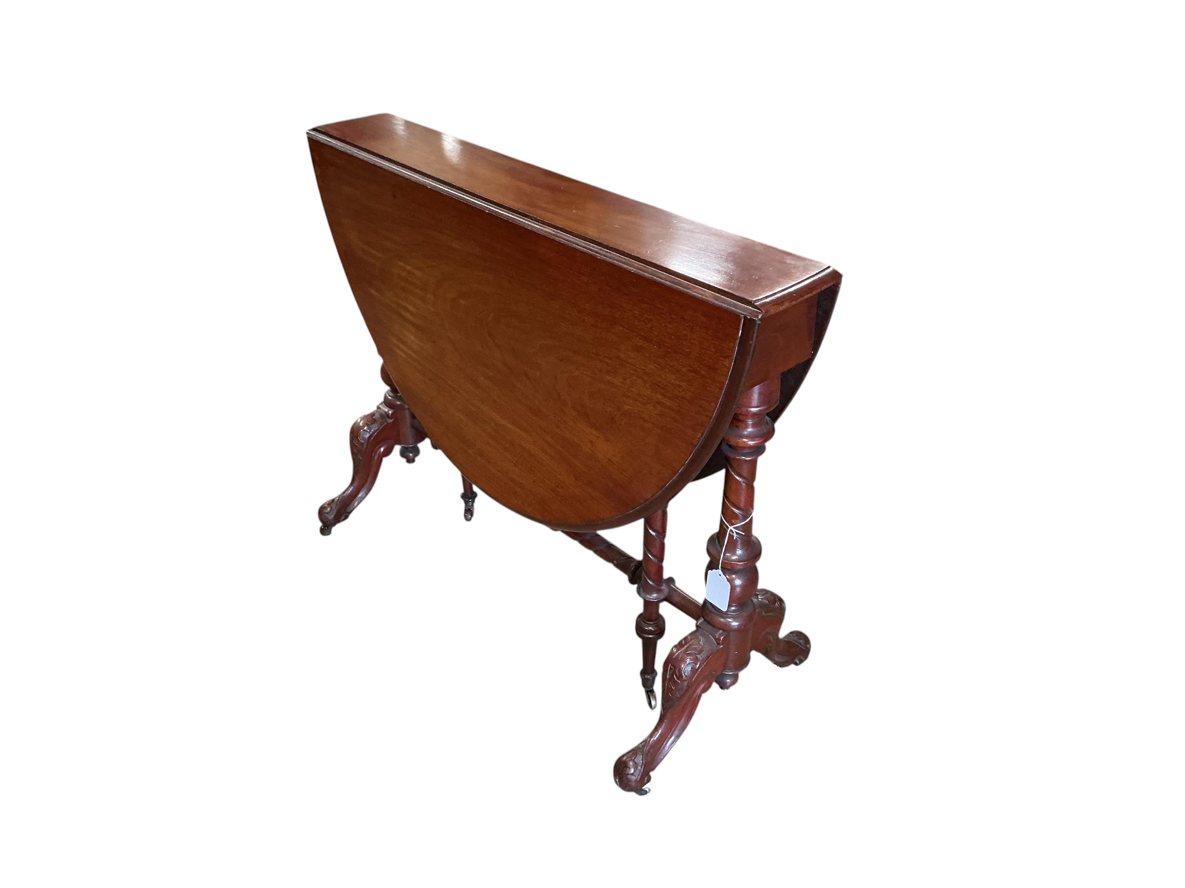 A Victorian mahogany Sutherland table, width 89cm, depth 16cm, height 69cm